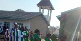 Bischof Mwakihaba zu Gast in Isanga/Mbeya